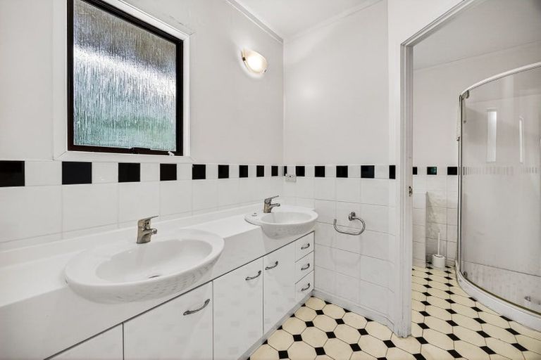 Photo of property in 2/13 Muritai Road, Milford, Auckland, 0620