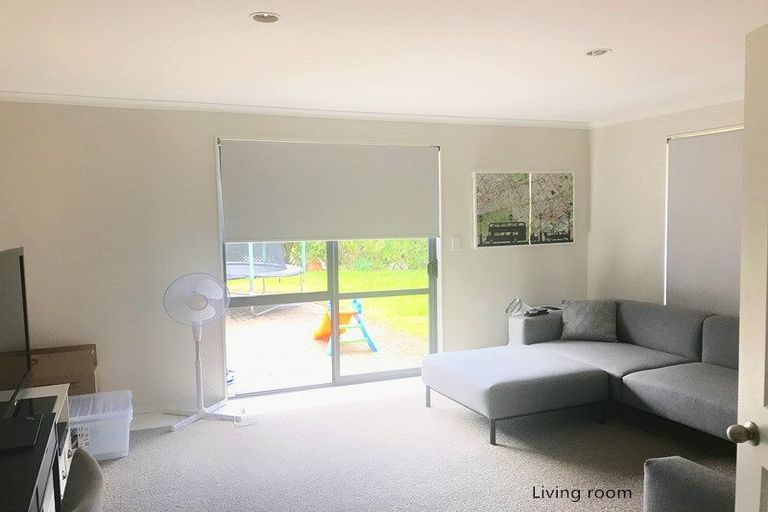 Photo of property in 1 Canonbie Place, East Tamaki Heights, Auckland, 2016