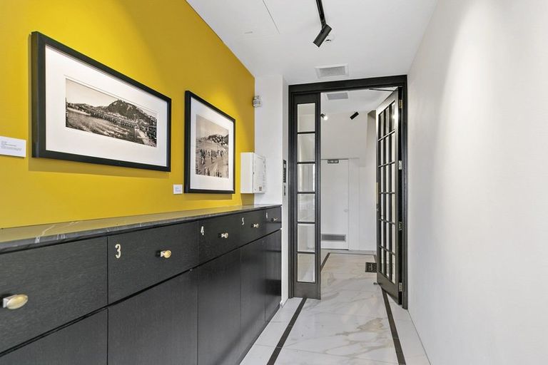 Photo of property in Inverleith Apartments, 1/306 Oriental Parade, Oriental Bay, Wellington, 6011