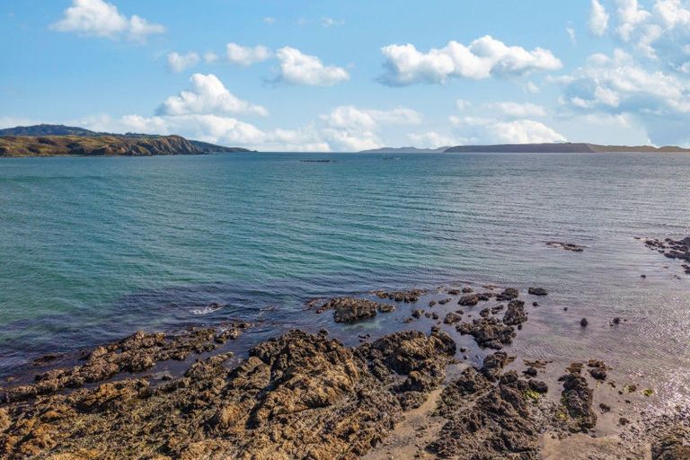 Photo of property in 19 Moana Road, Plimmerton, Porirua, 5026