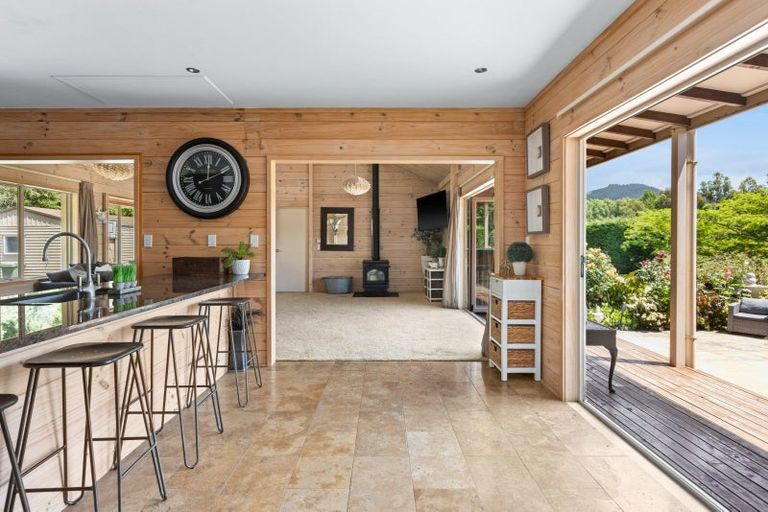 Photo of property in 11 Mangakuri Road, Kairakau, Havelock North, 4295