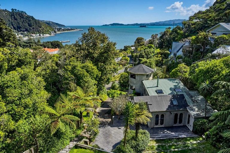 Photo of property in 30 Ferry Road, Days Bay, Lower Hutt, 5013