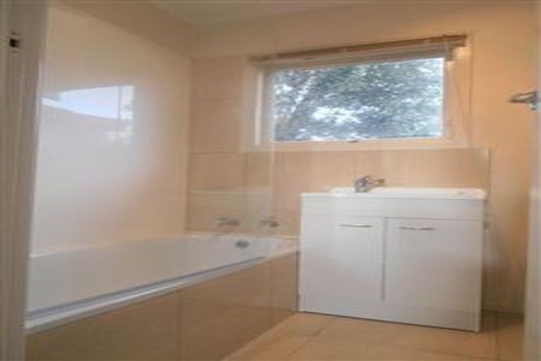 Photo of property in 1/68 Titirangi Road, New Lynn, Auckland, 0600