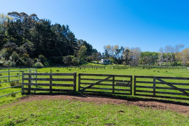 Photo of property in 99 Mcpike Road, Waimauku, 0883