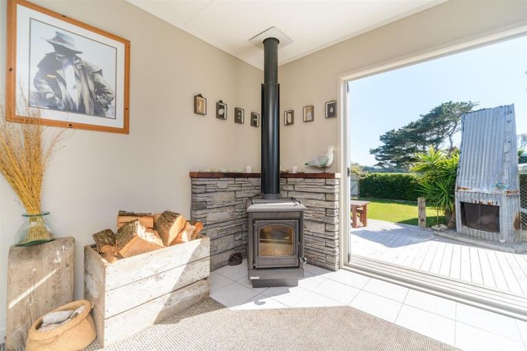 Photo of property in 1946 Parewanui Road, Parewanui, Bulls, 4894