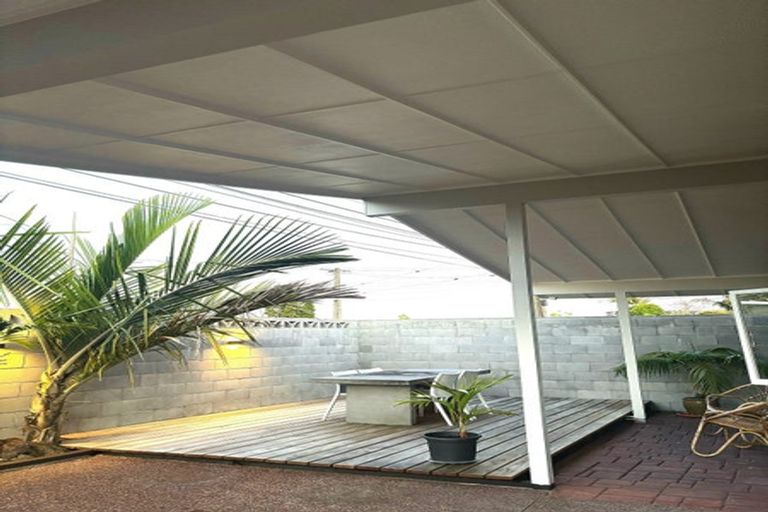 Photo of property in 97 Tiroroa Avenue, Te Atatu South, Auckland, 0610