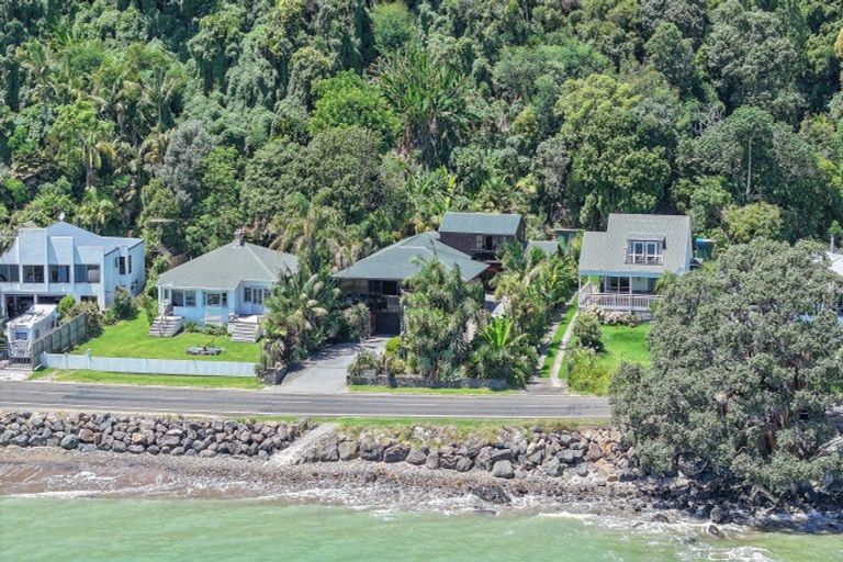 Photo of property in 304 Thames Coast Sh25 Road, Thornton Bay, Thames, 3575