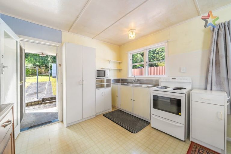 Photo of property in 72 Glen Road, Stokes Valley, Lower Hutt, 5019