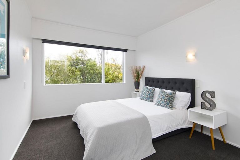 Photo of property in 32 Harbour View Road, Point Chevalier, Auckland, 1022