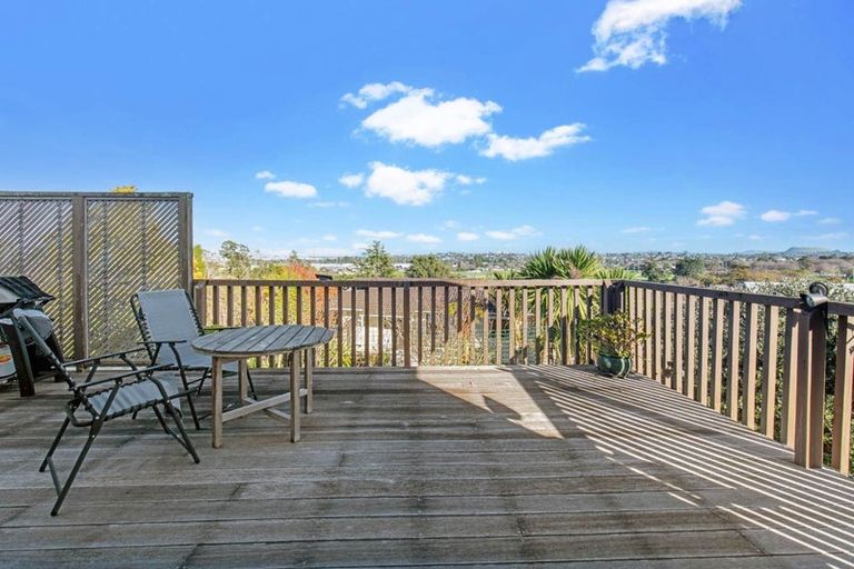 Photo of property in 16 Lewisham Street, Highland Park, Auckland, 2010