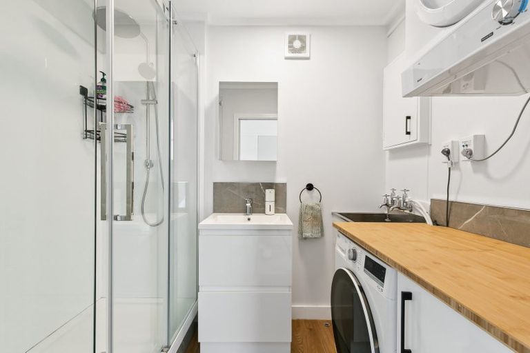 Photo of property in Newman Court Apartments, 2 Newman Terrace, Thorndon, Wellington, 6011