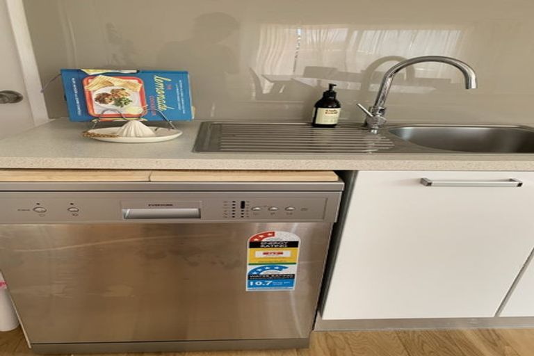 Photo of property in 4/87 Ocean View Road, Hillcrest, Auckland, 0627