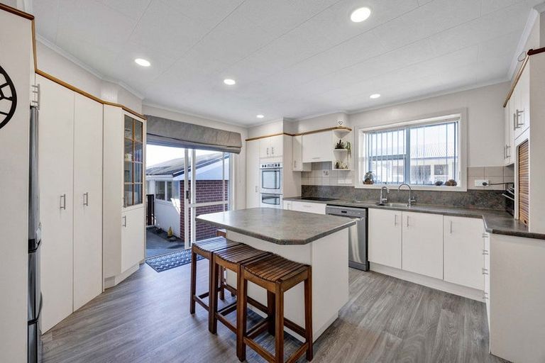 Photo of property in 16 Reid Avenue, Hawera, 4610