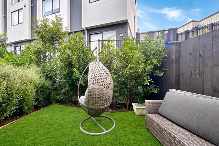 Photo of property in 24 Tima Lane, Mangere Bridge, Auckland, 2022