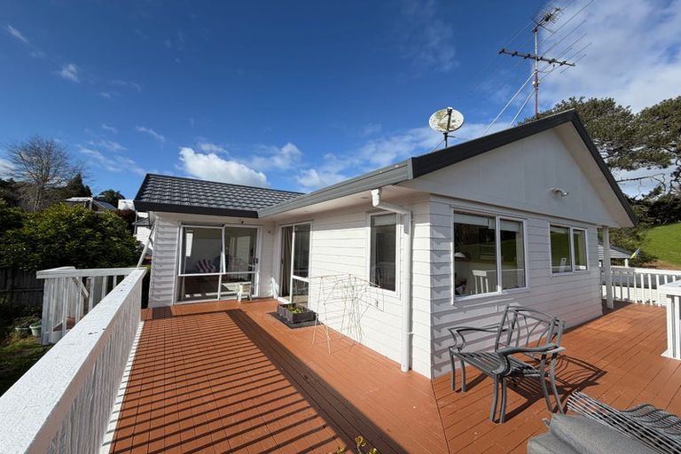 Photo of property in 11 Mira Place, Windsor Park, Auckland, 0632
