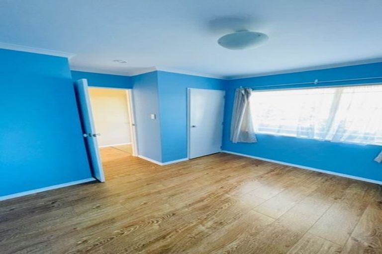 Photo of property in 15 Newbegin Place, Weymouth, Auckland, 2103