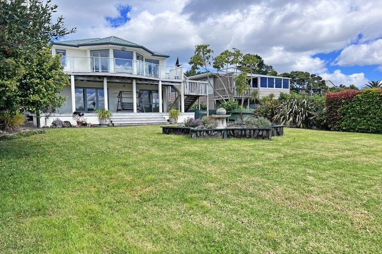 Photo of property in 10 The Terrace, Herald Island, Auckland, 0618