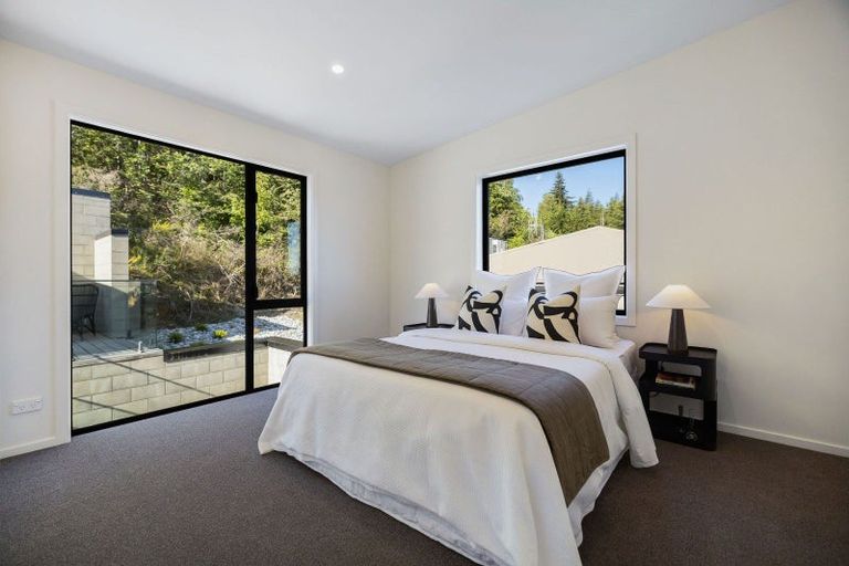 Photo of property in 14 Vancouver Drive, Queenstown, 9300