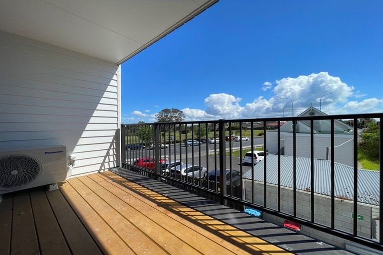 Photo of property in 4/13 Blockhouse Bay Road, Avondale, Auckland, 1026