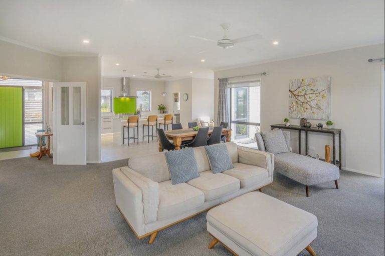 Photo of property in 3 Roseberry Place, Whitianga, 3510