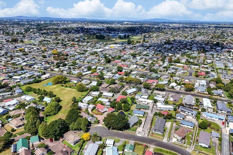 Photo of property in 21 Caulfield Place, Nawton, Hamilton, 3200