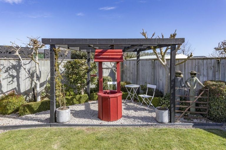 Photo of property in 1 Pimlico Place, Rangiora, 7400