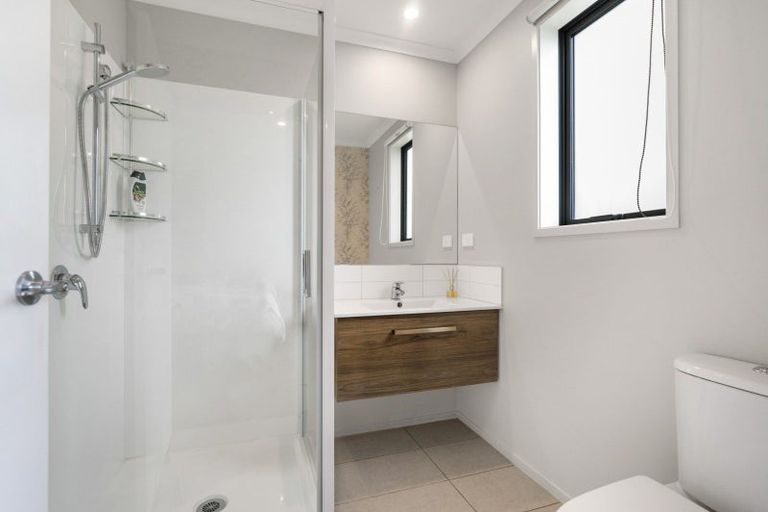 Photo of property in 2 Vista Close, Omokoroa, 3114