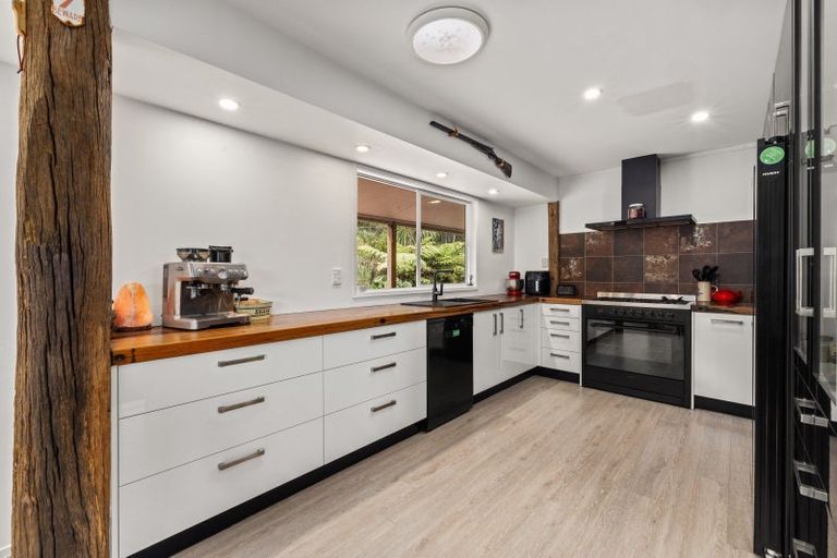 Photo of property in 8 Kaipatiki Rise, Haruru, 0204