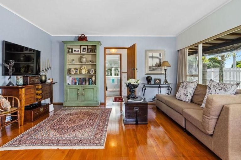 Photo of property in 1/10 Knights Road, Rothesay Bay, Auckland, 0630