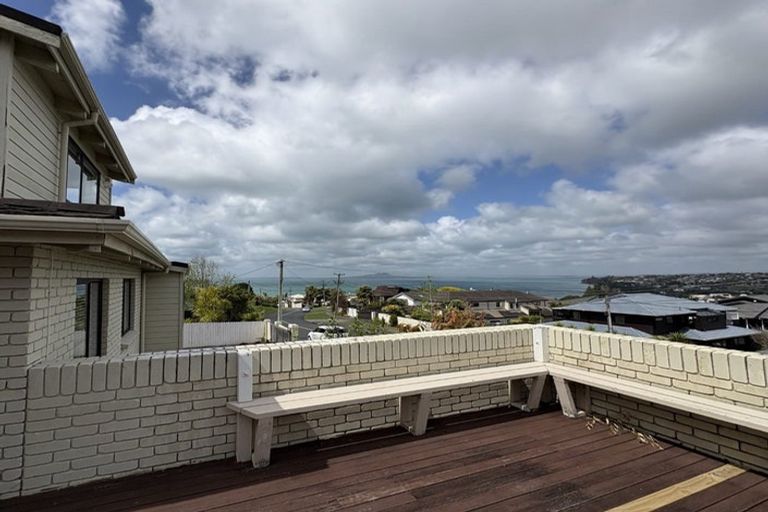 Photo of property in 2/851 Beach Road, Waiake, Auckland, 0630
