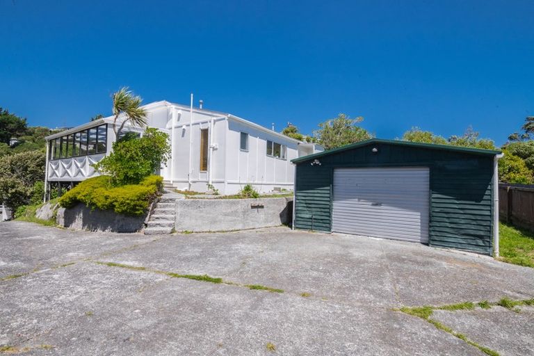 Photo of property in 10 Black Rock Road, Newlands, Wellington, 6037