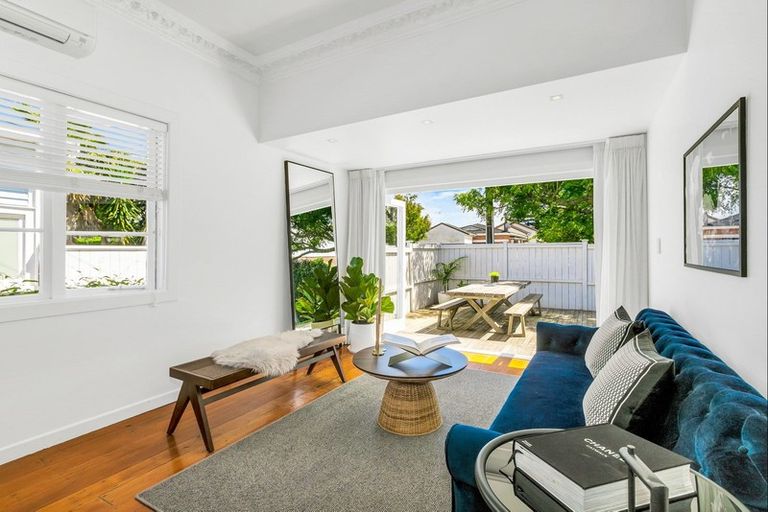Photo of property in 14 Formby Avenue, Point Chevalier, Auckland, 1022