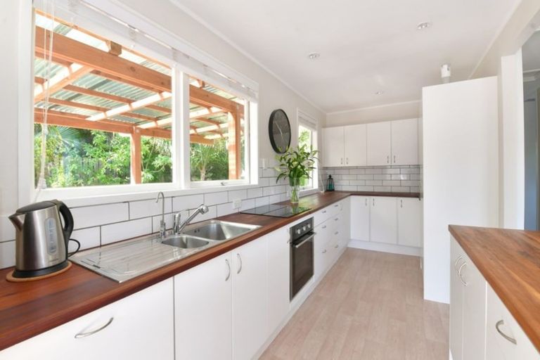 Photo of property in 10 Wiriana Place, Stanmore Bay, Whangaparaoa, 0932