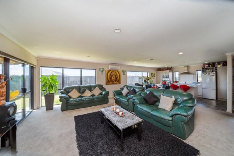 Photo of property in 14 Reremoana Close, Hawera, 4610