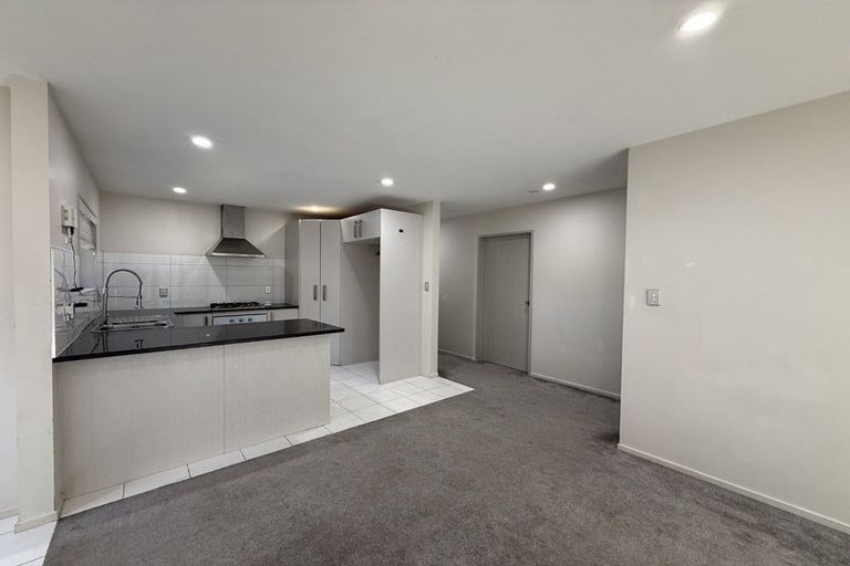 Photo of property in 21 Bangla Place, Massey, Auckland, 0614