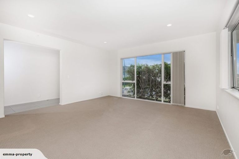 Photo of property in 22 Terrasini Drive, Flat Bush, Auckland, 2019