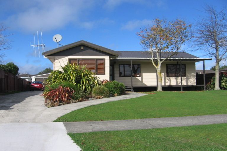 Photo of property in 54 Raglan Avenue, Cloverlea, Palmerston North, 4412