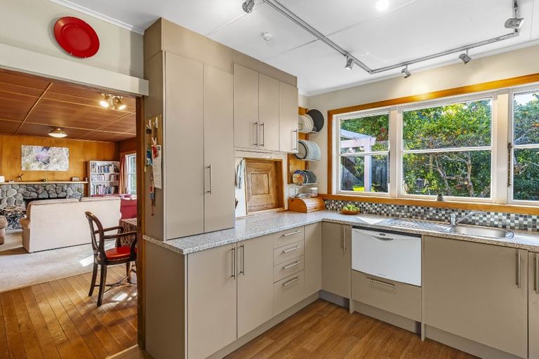 Photo of property in 13 Kauri Road, Waikanae, 5036