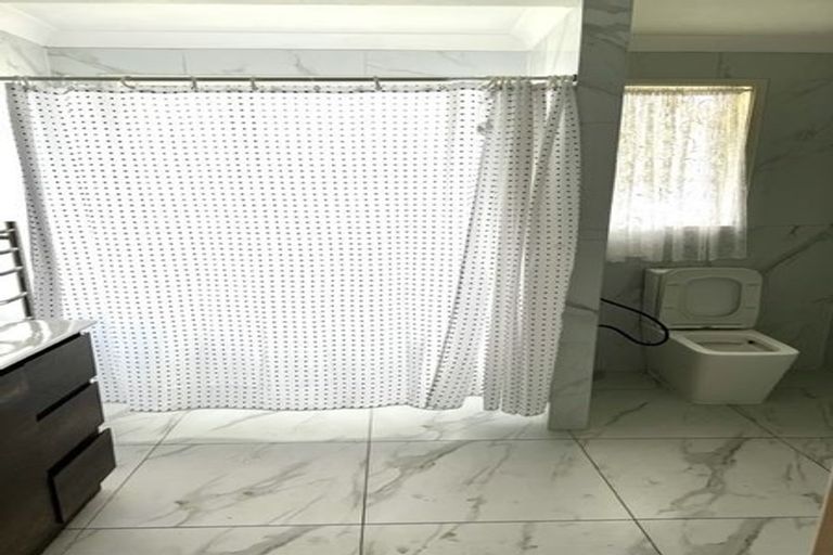 Photo of property in 37 Awaruku Road, Torbay, Auckland, 0630