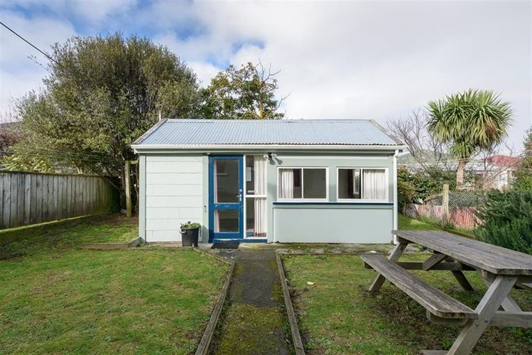 Photo of property in 16 Picton Avenue, Newtown, Wellington, 6021