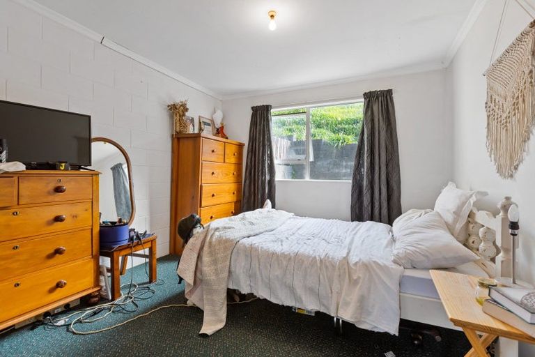 Photo of property in 7 Fairview Place, Westown, New Plymouth, 4310