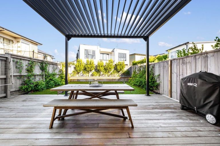 Photo of property in 24 Ian Morrison Road, Hobsonville, Auckland, 0616