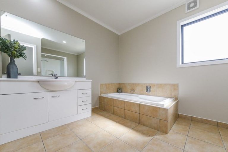 Photo of property in 4 Virginia Grove, Milson, Palmerston North, 4414