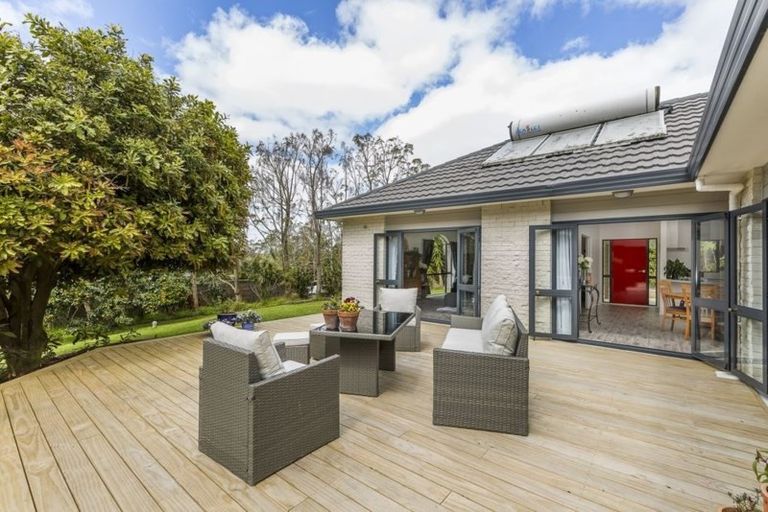 Photo of property in 19 Ngarahana Avenue, Paremoremo, Auckland, 0632