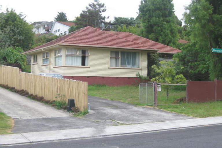 Photo of property in 28 Blenheim Street, Glenfield, Auckland, 0629
