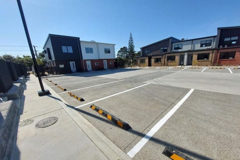 Photo of property in 7/474 West Coast Road, Glen Eden, Auckland, 0602