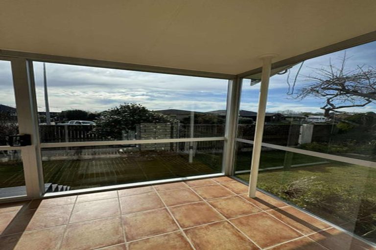 Photo of property in 17 Beeston Place, Redwood, Christchurch, 8051