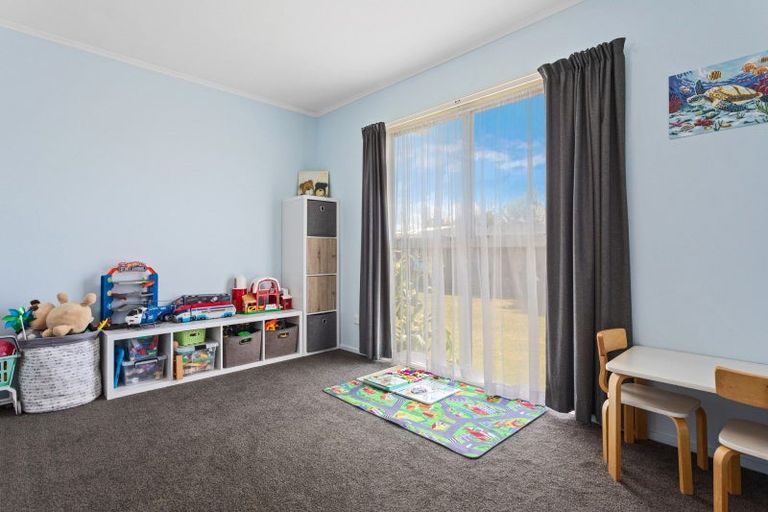 Photo of property in 14 Hinau Place, Edgecumbe, 3120