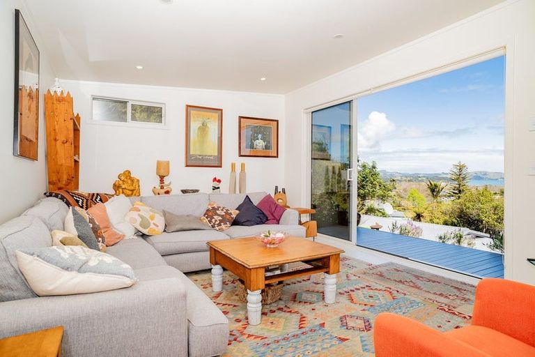Photo of property in 50 Oxford Terrace, Coromandel, 3506