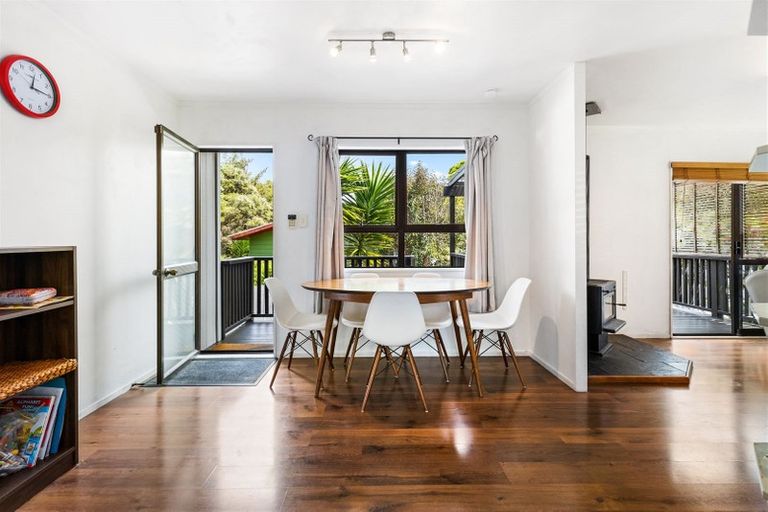 Photo of property in 16 Thistledew Place, Bayview, Auckland, 0629